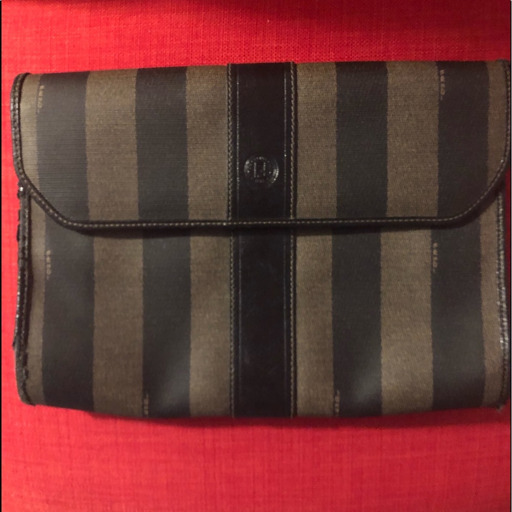 Classic Fendi clutch - Picture 2 of 4